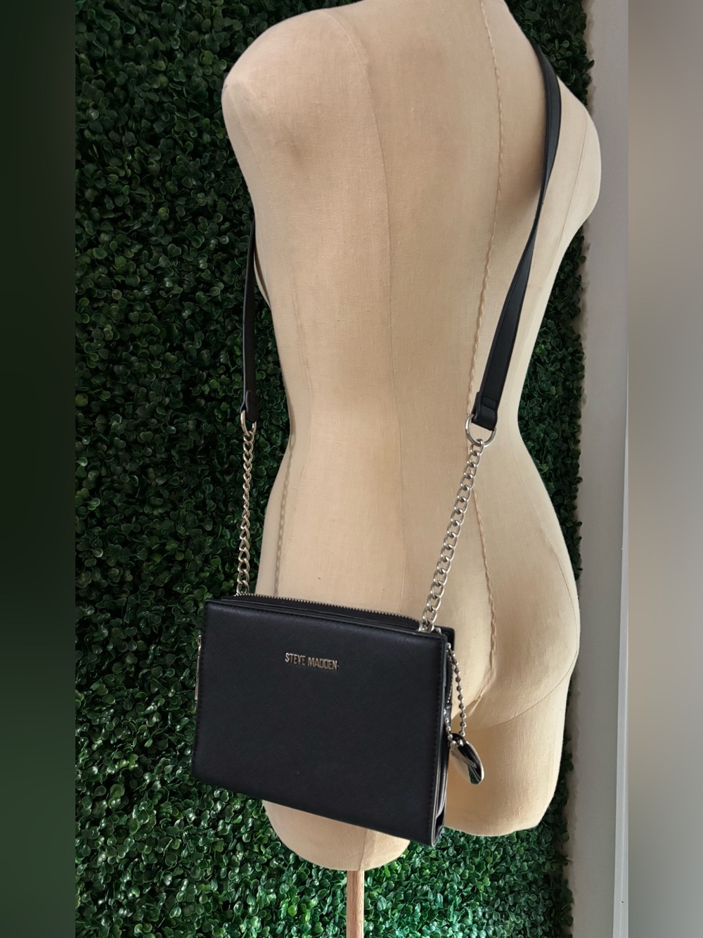 NWOT Steve Madden Unique BGREER Black Crossbody Wallet Chain Bag